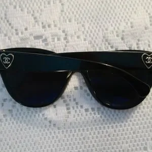 CHANEL | Accessories | Chanel Heart Logo Butterfly Style  display picture 3